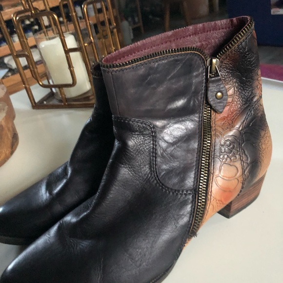 Leather Boots - Picture 3 of 10